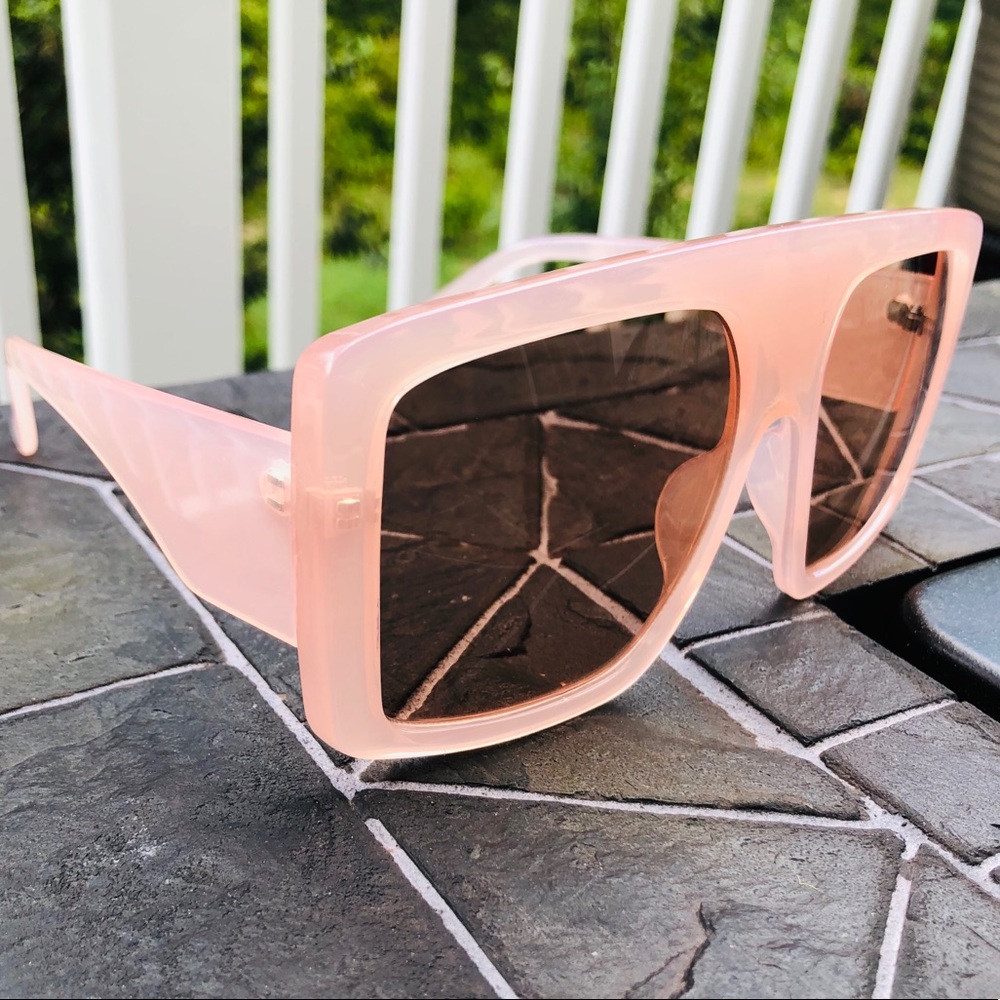 Oversized Shades - Picture 6 of 8